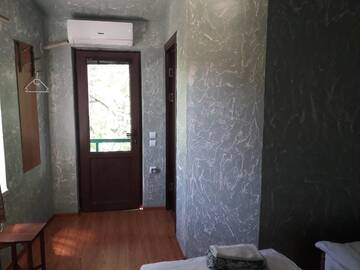 Фото номера Трехместный номер с основными удобствами Гостевой дом Areni House B&amp;B г. Арени 4